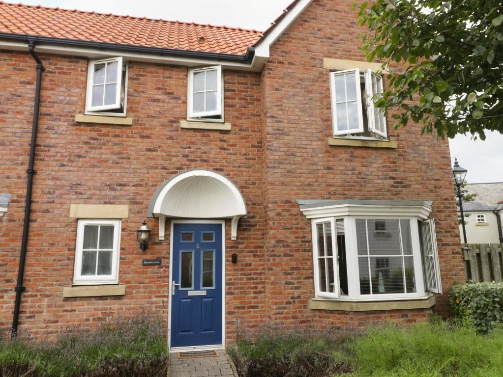 2 Perran Court image one