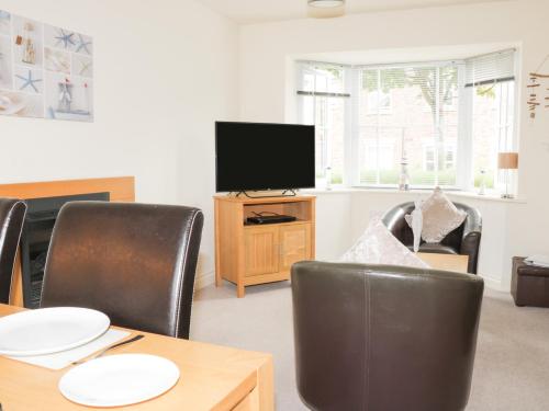 2 Perran Court image three