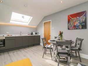 New Inn Apartment image two