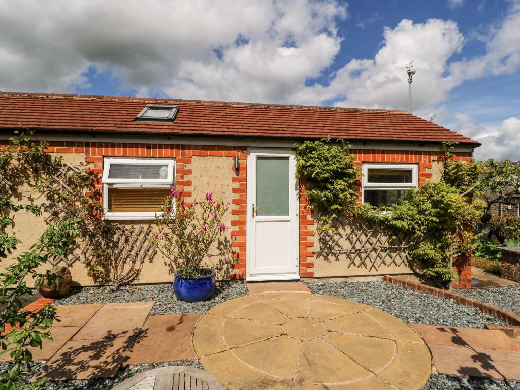 Garden Cottage image one
