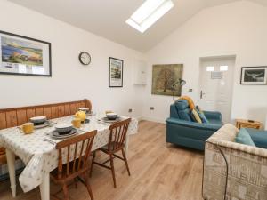 Blackthorn Cottage image two