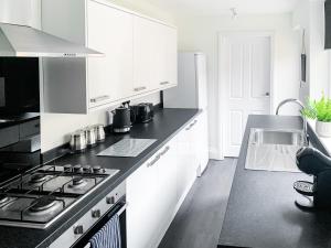 Cedar House - Free Parking - York Holiday Home - Sleeps 12 With Sister Property Accommodation image 2 Cedar House - Free Parking - York Holiday Home - Sleeps 12 With Sister Property image two
