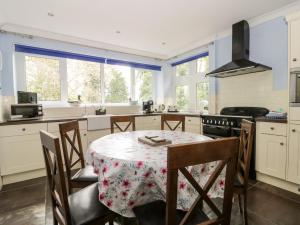Raincliffe Manor Accommodation image 2 Raincliffe Manor image two