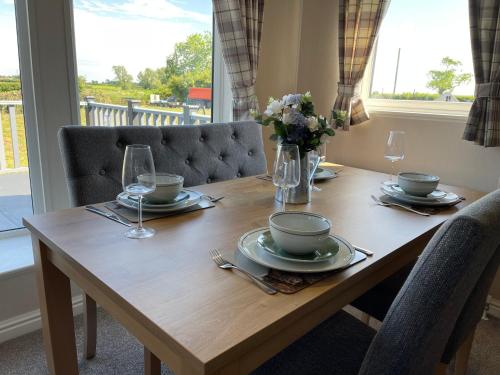 Brand new 2 bedroom luxury lodge sleeps 6 Accommodation image 3 Brand new 2 bedroom luxury lodge sleeps 6 image three
