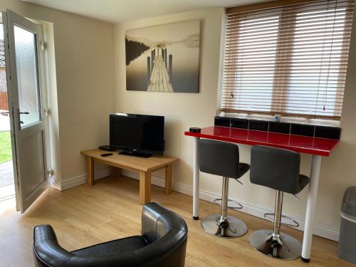 Garden flat near the University of York Accommodation image 3 Garden flat near the University of York image three