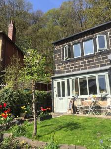 Calderside Cottage (2 BDR Central Hebden Bridge) image one