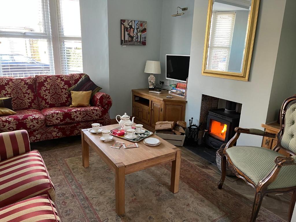 Artists’ Cottages image one