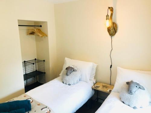 BRAND NEWLY RENOVATED DOG FRIENDLY COTTAGE, INGLETON Accommodation image 3 BRAND NEWLY RENOVATED DOG FRIENDLY COTTAGE, INGLETON image three