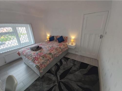 Relaxed Double bed with private bathroom, parking, WiFi and garden. Accommodation image 3 Relaxed Double bed with private bathroom, parking, WiFi and garden. image three