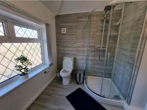 Relaxed Double bed with private bathroom, parking, WiFi and garden. Accommodation image 2 Relaxed Double bed with private bathroom, parking, WiFi and garden. image two