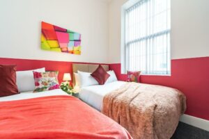 Book Apartments in Hull Page image 12 Picture of Jesouth Gorgeous Inn Striking Splashy Flashy