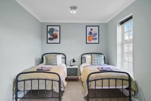 Stunning Central York House Sleeps 10 - Parking Accommodation image 3 Stunning Central York House Sleeps 10 - Parking image three