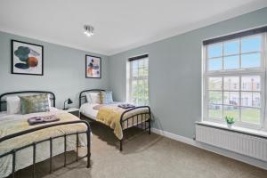 Stunning Central York House Sleeps 10 - Parking Accommodation image 2 Stunning Central York House Sleeps 10 - Parking image two