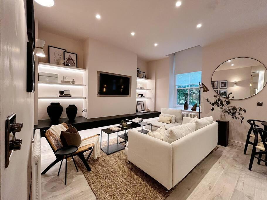 Luxury 2 Bedroom Flat in Central Todmorden image one