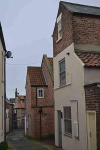 Bijou Romantic Retreat, Whitby centre image two