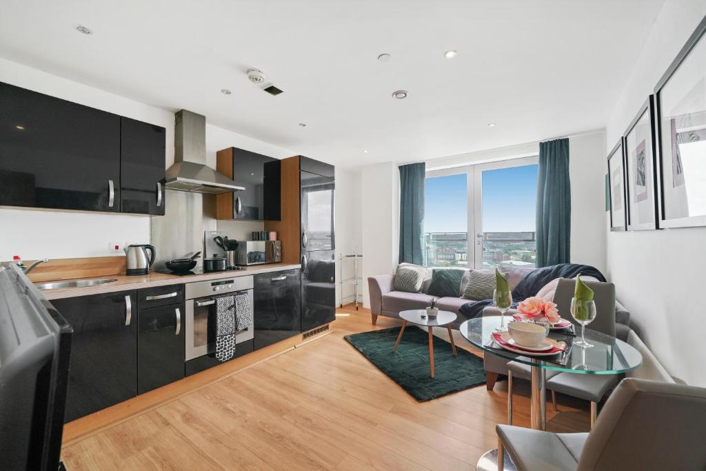 Lovely 2-bedroom apartment image one
