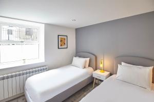 Host & Stay - The Royal Hideaway image two