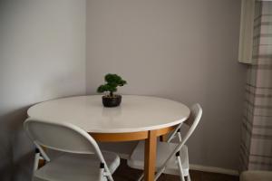 Lovely 2 Bed Home Close To Leeds City Centre Accommodation image 2 Lovely 2 Bed Home Close To Leeds City Centre image two