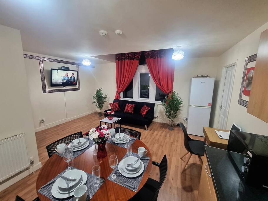 Picture of *G11H* for a cosy luxurious lovely stay + Free Parking + Free Fast WiFi perfect for work or pleasure*