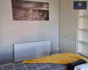 3 Bedroom House, with Free WiFi - Maples Properties Short Lets & Serviced Accommodation Hull Accommodation image 2 3 Bedroom House, with Free WiFi - Maples Properties Short Lets & Serviced Accommodation Hull image two