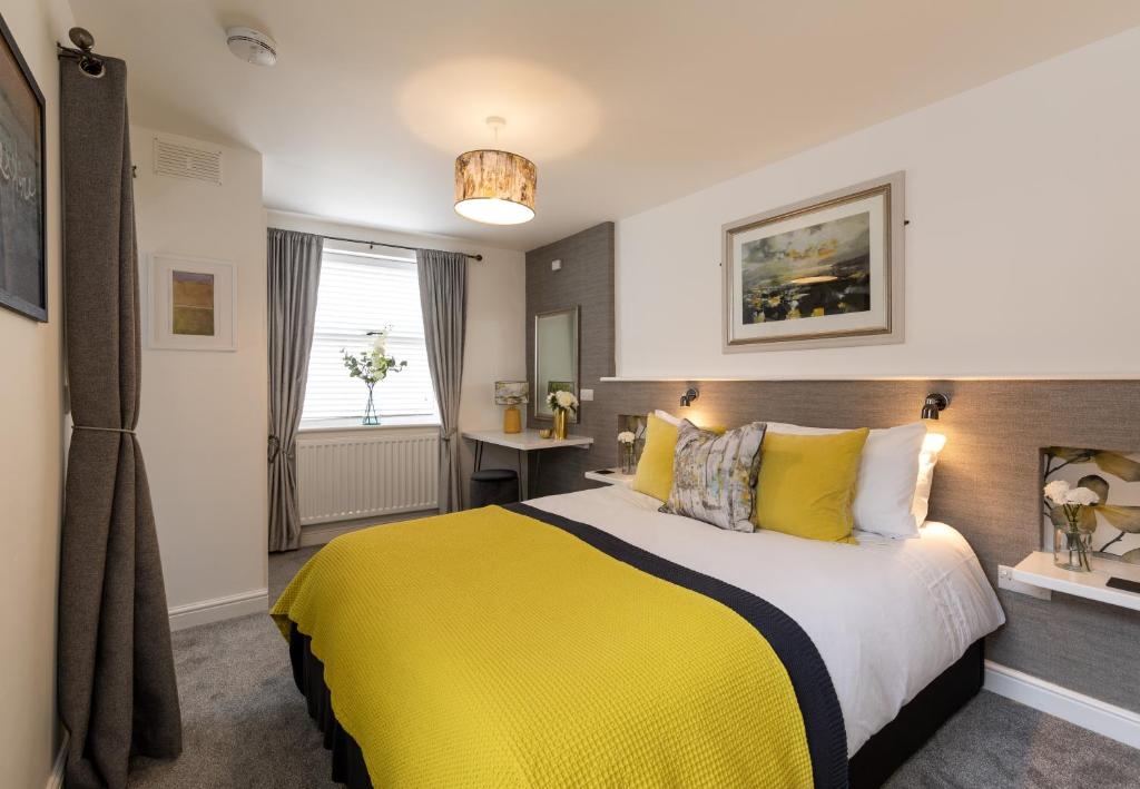 Bijou Romantic Retreat, Whitby centre image one