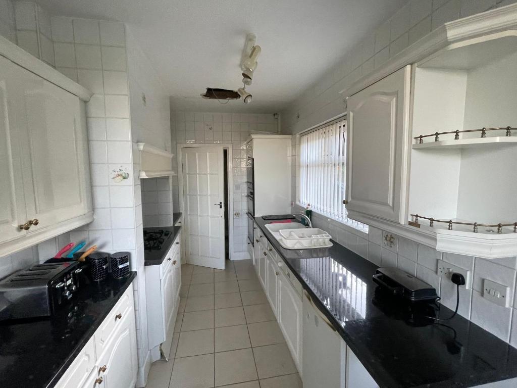 Beautiful 3 bedroom House Accommodation image 1 Beautiful 3 bedroom House image one