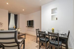 Modern 2 Bedroom luxury Apartment Accommodation image 2 Modern 2 Bedroom luxury Apartment image two