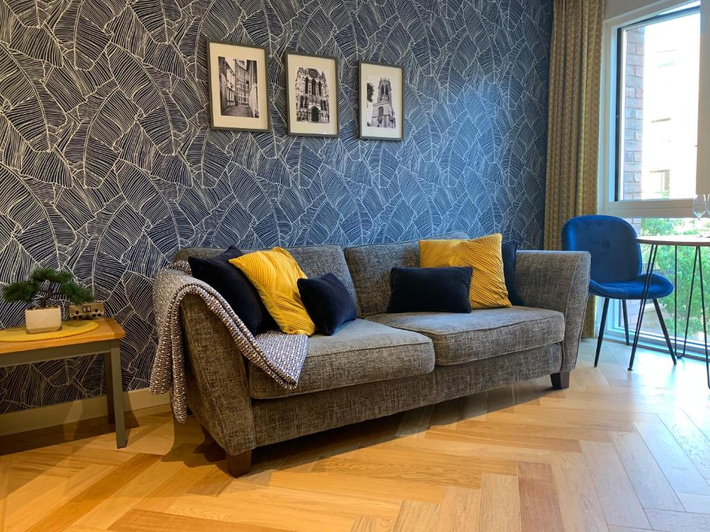 City Centre Garden view getaway for 2 FREE ONSITE PARKING image one
