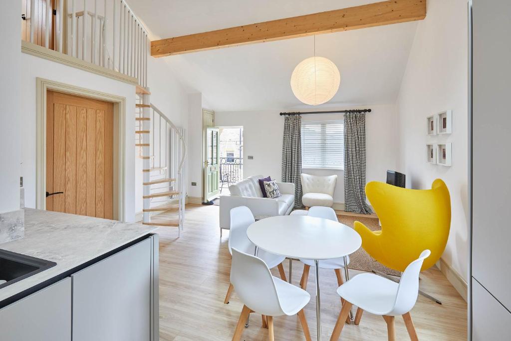 Host & Stay - Sunshine Cottage Accommodation image 1 Host & Stay - Sunshine Cottage image one
