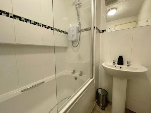 Lovely 1BR Loft Apartment in Sheffield City Centre image three