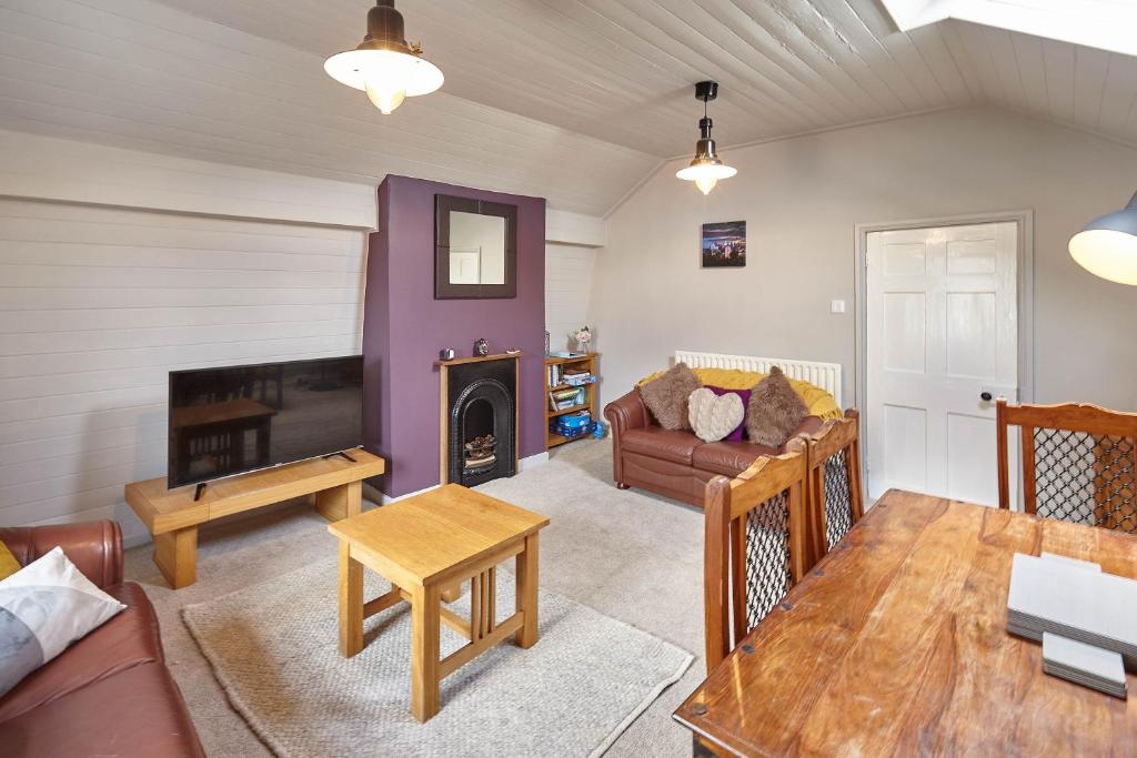 Host & Stay - Leesholme Loft image one