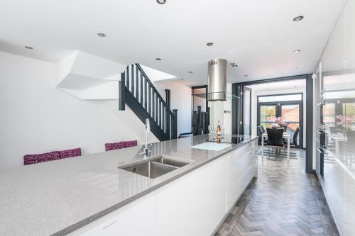 Pass the Keys Modern duplex apartment with Cinema sleeps 6 Accommodation image 3 Pass the Keys Modern duplex apartment with Cinema sleeps 6 image three