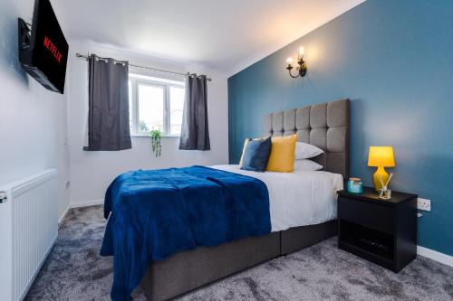 Family friendly 3-bed home with free parking on site Accommodation image 3 Family friendly 3-bed home with free parking on site image three