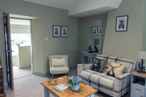 Acorn Apartment image two