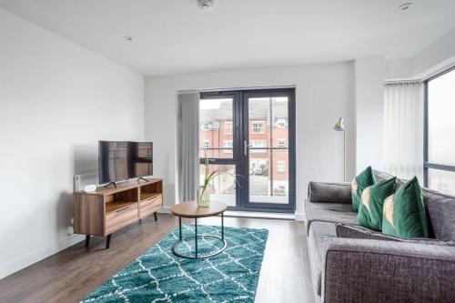 Modern & Spacious 2 Bedroom Apartment in York image one