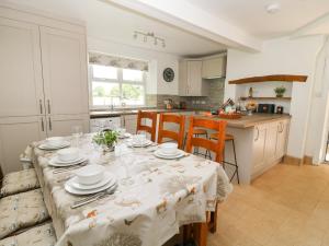 Youlton Lodge Accommodation image 2 Youlton Lodge image two
