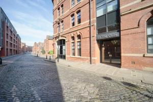 Spacious 2 bedroom Leeds City Centre apartment Accommodation image 2 Spacious 2 bedroom Leeds City Centre apartment image two