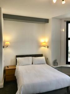 The Carlton's Holiday Suites image two