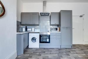 Apartment Number One At Empire 39 - Central Location image two