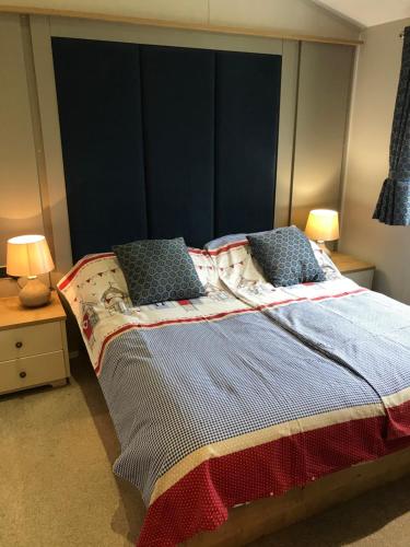 8 BIRTH LODGE ON CAYTON BAY HOLIDAY PARK Accommodation image 3 8 BIRTH LODGE ON CAYTON BAY HOLIDAY PARK image three