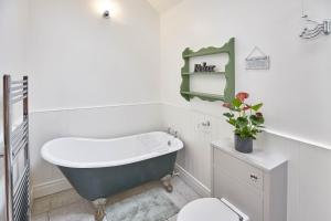 Host & Stay - Low Waupley Farm Accommodation image 2 Host & Stay - Low Waupley Farm image two