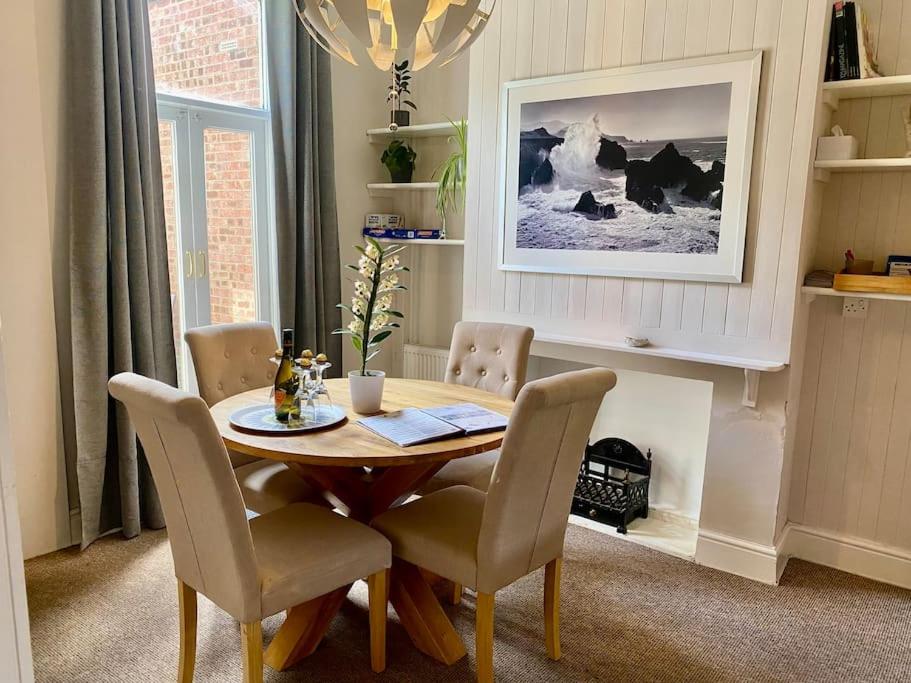 Comfy Home within City Wall, 10 mins Walk to Centre, Attractions & Railway Station image one