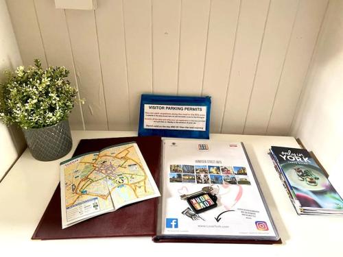 Comfy Home within City Wall, 10 mins Walk to Centre, Attractions & Railway Station image three