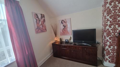 Cruden Villa - Second Floor Apartment Accommodation image 3 Cruden Villa - Second Floor Apartment image three