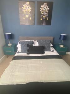 Ideal 4 Bed House - 5 minutes From Leeds Accommodation image 2 Ideal 4 Bed House - 5 minutes From Leeds image two