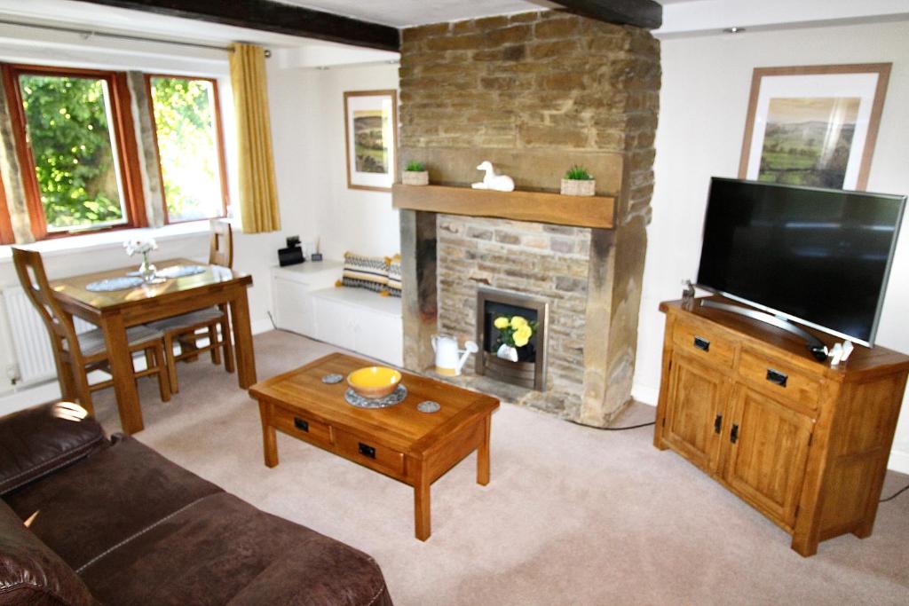 Greendale Cottage - scenery and walks on doorstep Accommodation image 1 Greendale Cottage - scenery and walks on doorstep image one