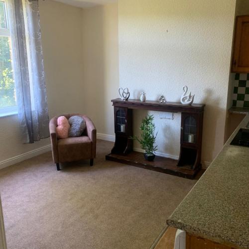 Delightful Cottage in Huddersfield town image two