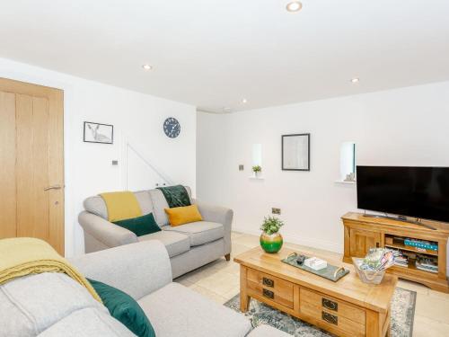 Pogles Wood Cottage image three