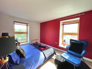 Spacious Apartment in Central Location w/ Parking Accommodation image 2 Spacious Apartment in Central Location w/ Parking image two