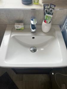Lovely 2 Bed apartment in Leeds centre (Netflix) image two
